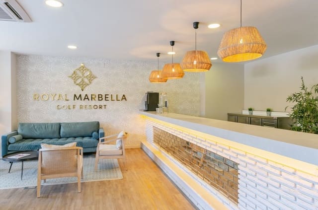 3 soverom Penthouse til salgs i Marbella med svømmebasseng garasje - € 400 000 (Ref: 9824689)