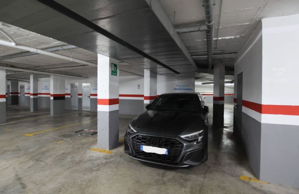 3 makuuhuone Kattohuoneisto myytävänä paikassa Marbella mukana uima-altaan 
autotalli - 400 000 € (Ref: 9824689)