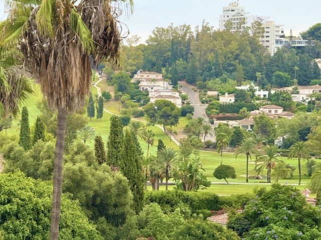 3 soverom Penthouse til salgs i Marbella med svømmebasseng garasje - € 400 000 (Ref: 9824689)