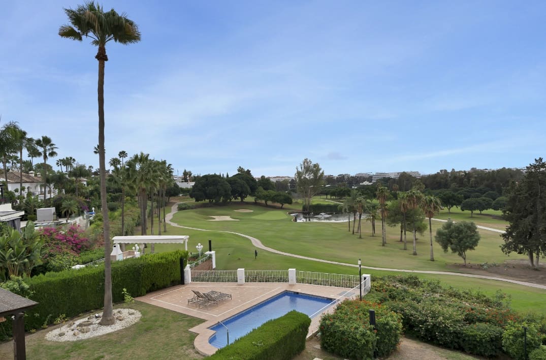 2 slaapkamer Appartement te koop in Marbella met zwembad garage - € 890.000 (Ref: 9824690)