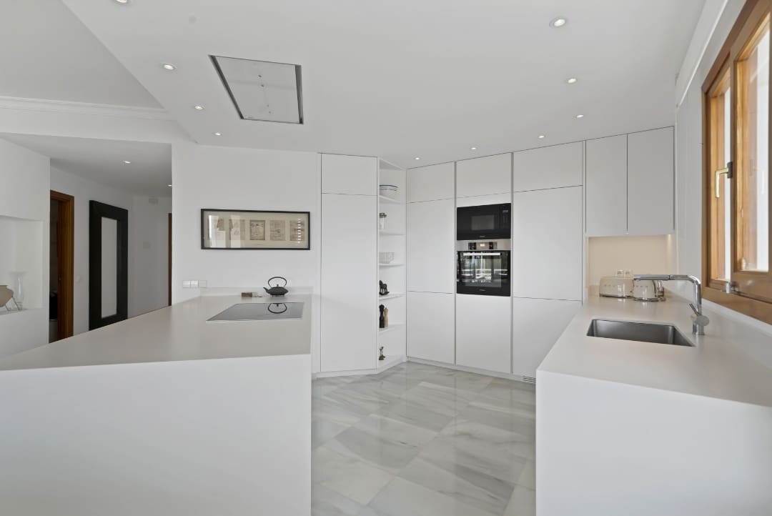 2 slaapkamer Appartement te koop in Marbella met zwembad garage - € 890.000 (Ref: 9824690)