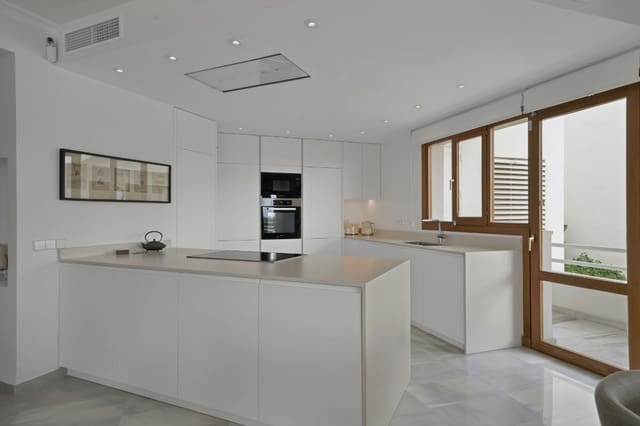 2 slaapkamer Appartement te koop in Marbella met zwembad garage - € 890.000 (Ref: 9824690)