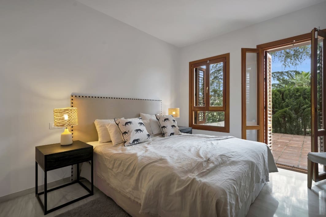 2 slaapkamer Appartement te koop in Marbella met zwembad garage - € 890.000 (Ref: 9824690)