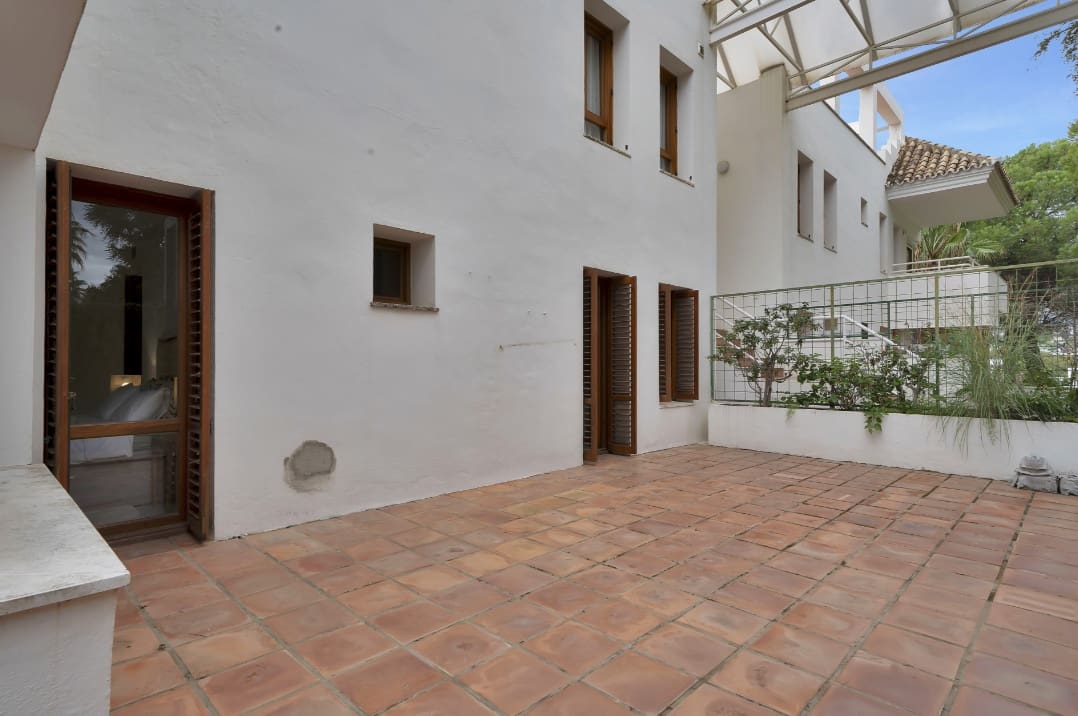 2 slaapkamer Appartement te koop in Marbella met zwembad garage - € 890.000 (Ref: 9824690)