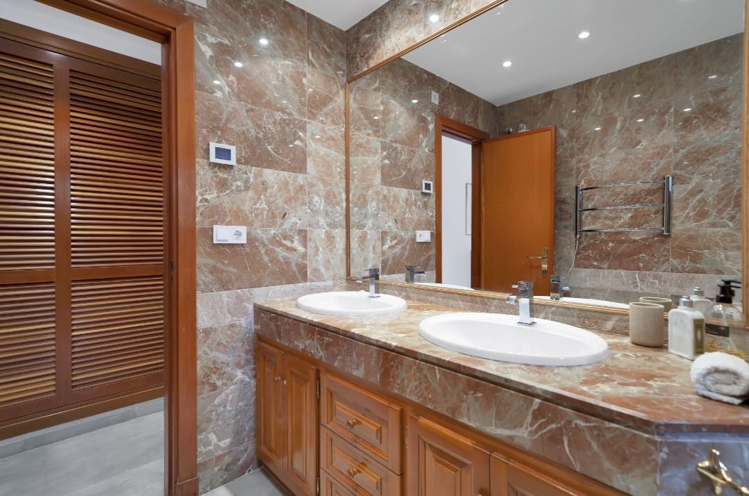 2 slaapkamer Appartement te koop in Marbella met zwembad garage - € 890.000 (Ref: 9824690)