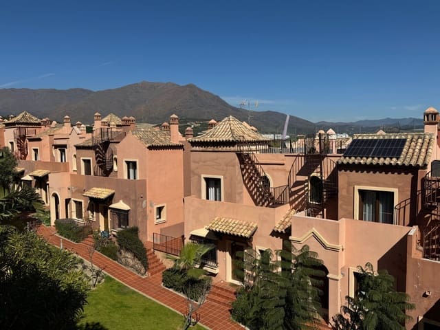 4 soverom Hus til salgs i Estepona med svømmebasseng garasje - € 665 000 (Ref: 9824692)