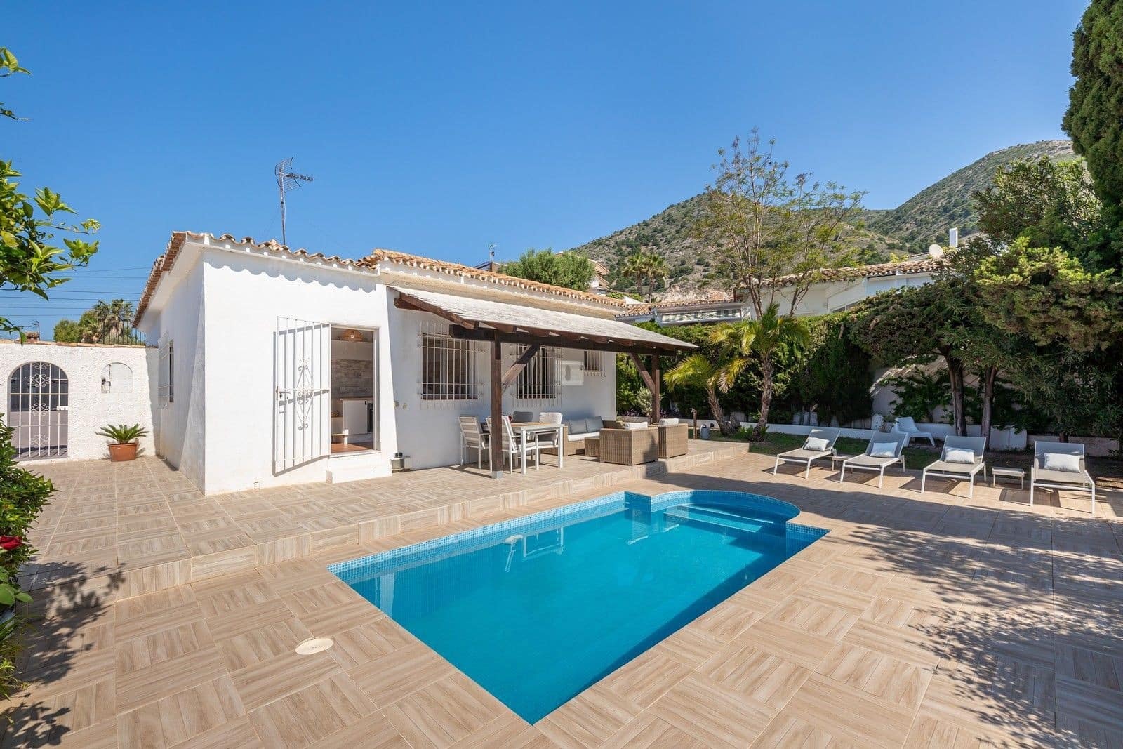 3 sypialnia Willa na sprzedaż w Benalmadena z basenem garażem - 799 999 € (Ref: 9830879)