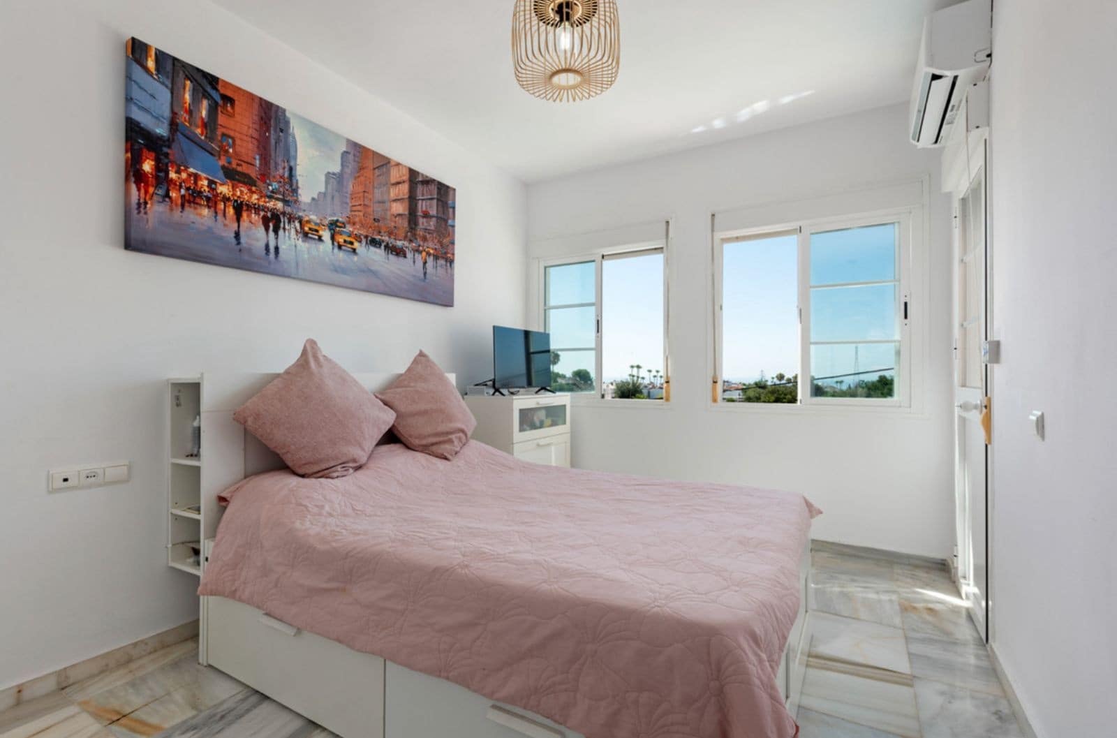 4 soverom Villa til salgs i Marbella med svømmebasseng garasje - € 795 000 (Ref: 9836023)