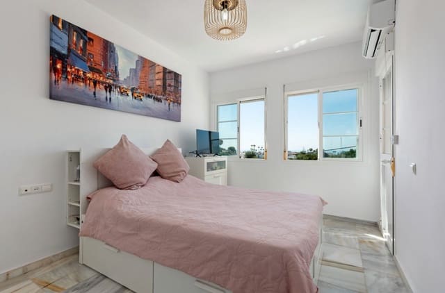 4 soverom Villa til salgs i Marbella med svømmebasseng garasje - € 795 000 (Ref: 9836023)