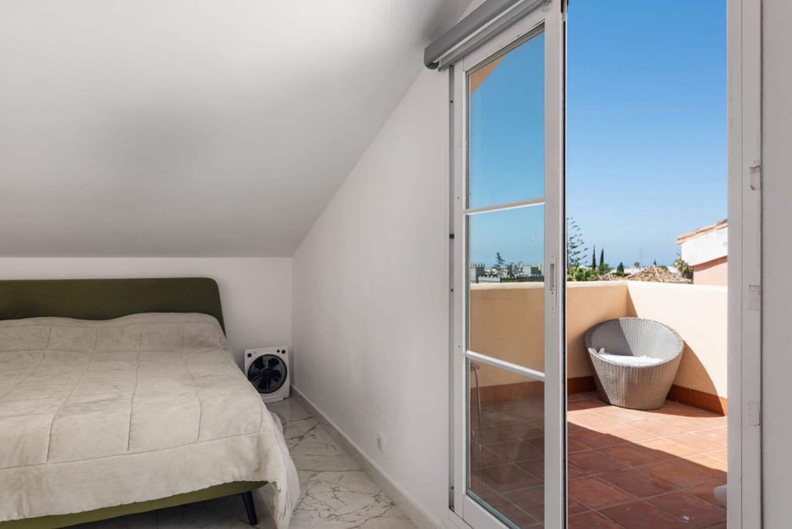 4 soverom Villa til salgs i Marbella med svømmebasseng garasje - € 795 000 (Ref: 9836023)