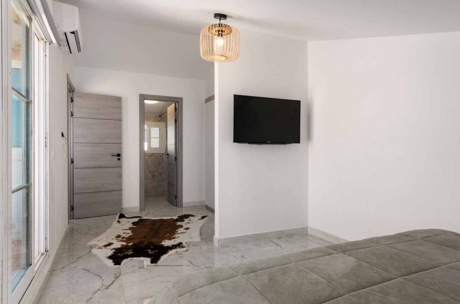 4 soverom Villa til salgs i Marbella med svømmebasseng garasje - € 795 000 (Ref: 9836023)