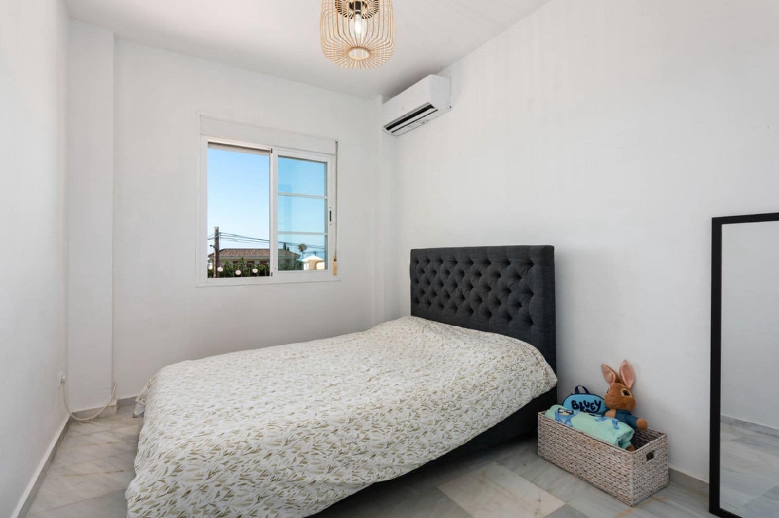 4 soverom Villa til salgs i Marbella med svømmebasseng garasje - € 795 000 (Ref: 9836023)