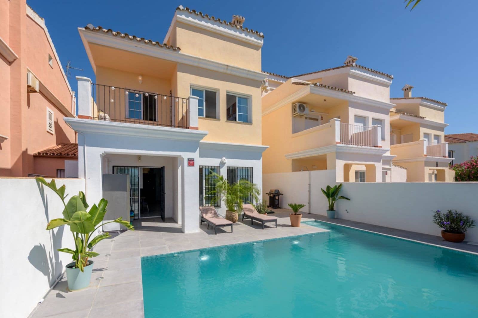 4 soverom Villa til salgs i Marbella med svømmebasseng garasje - € 795 000 (Ref: 9836023)