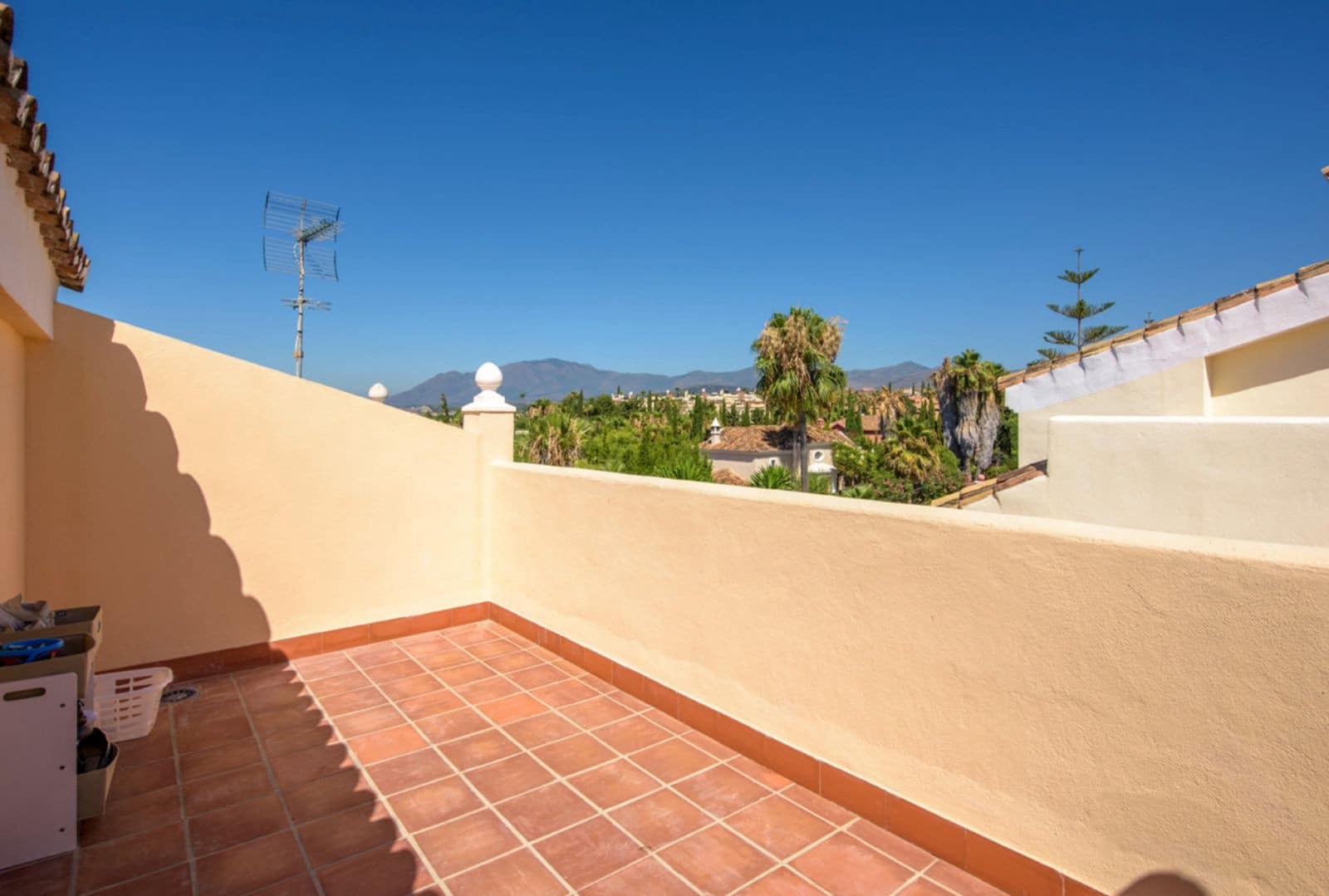 4 soverom Villa til salgs i Marbella med svømmebasseng garasje - € 795 000 (Ref: 9836023)