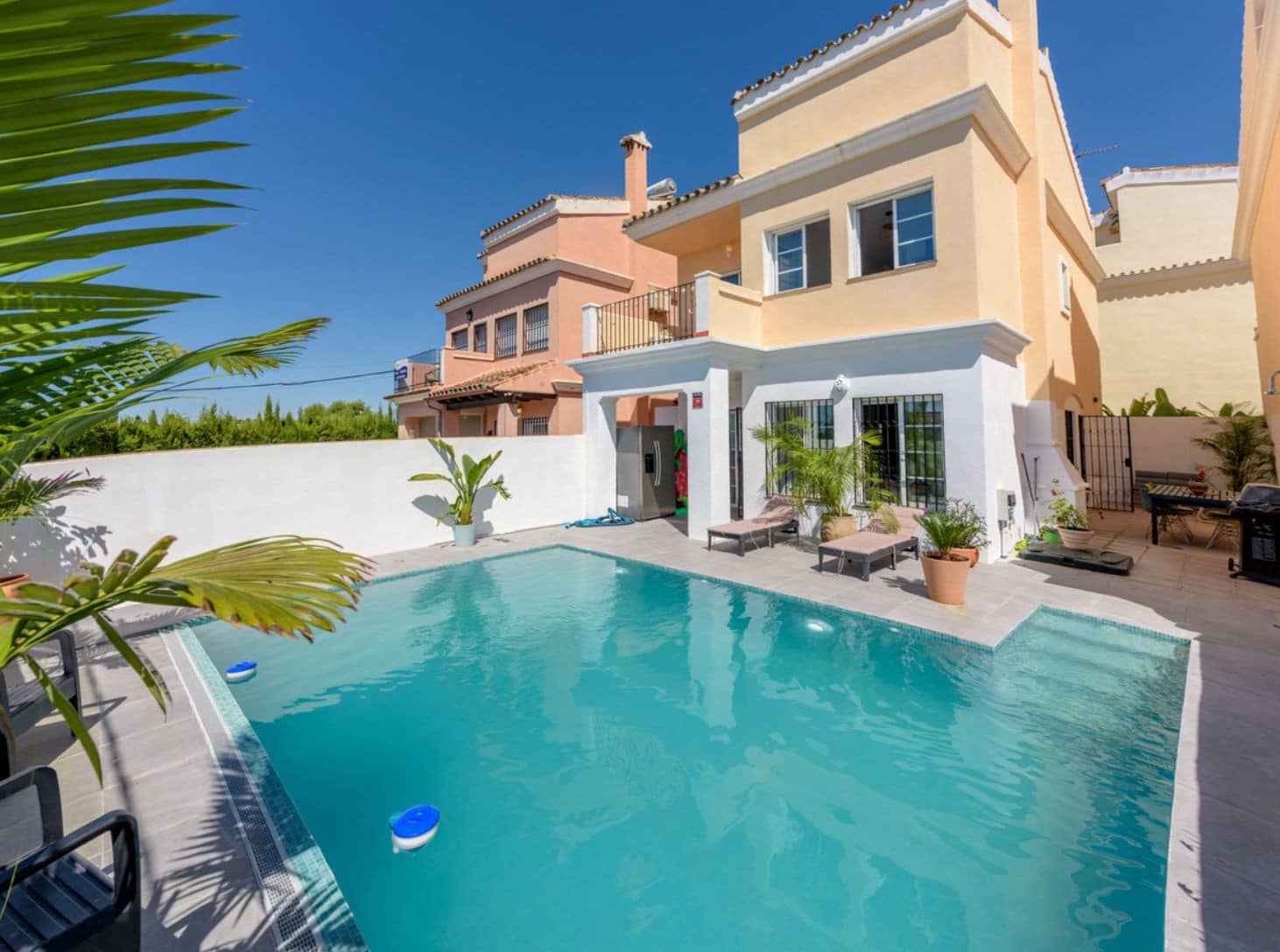 4 soverom Villa til salgs i Marbella med svømmebasseng garasje - € 795 000 (Ref: 9836023)