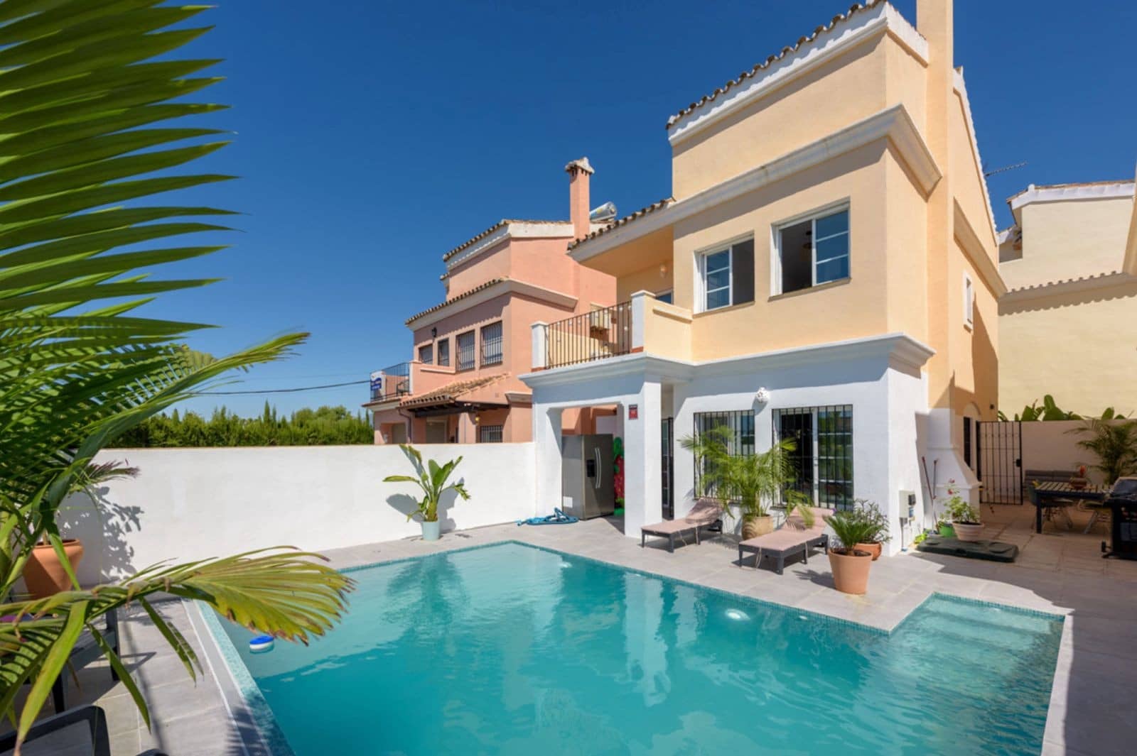 4 soverom Villa til salgs i Marbella med svømmebasseng garasje - € 795 000 (Ref: 9836023)