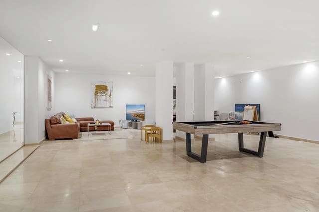 5 bedroom Villa for sale in Benahavís with pool garage - € 3,950,000 (Ref: 9836033)