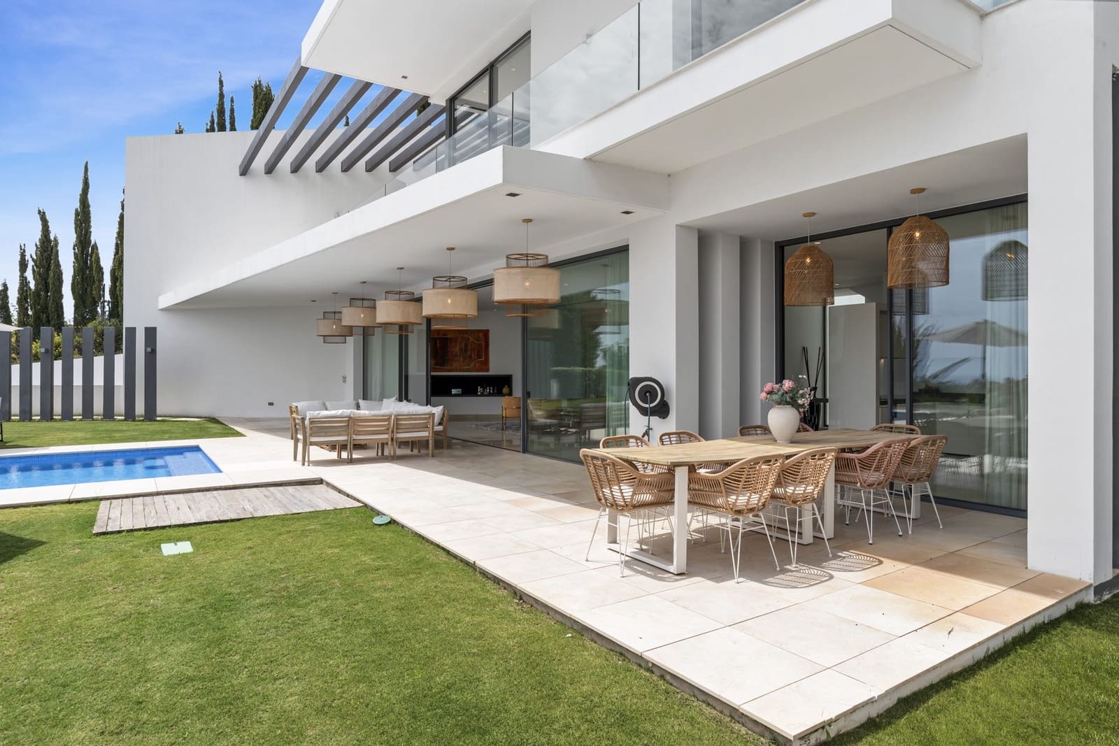 5 bedroom Villa for sale in Benahavis with pool garage - € 3,950,000 (Ref: 9836033)