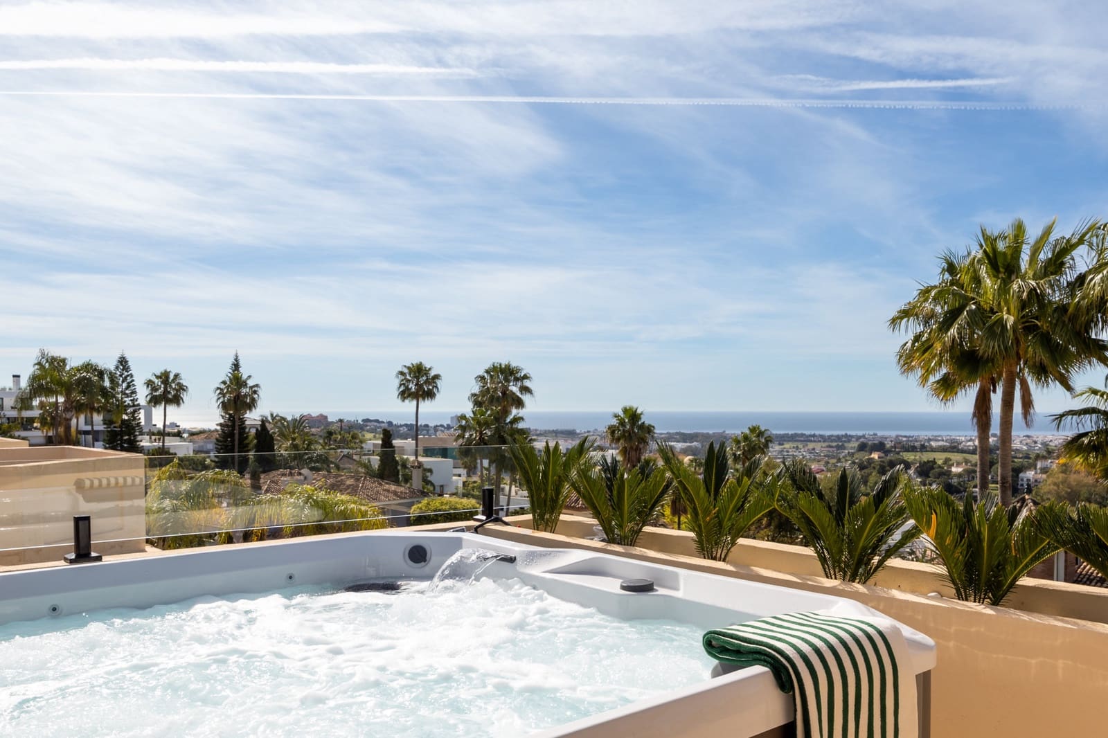 4 slaapkamer Huis te koop in Benahavis met zwembad garage - € 1.850.000 (Ref: 9836034)