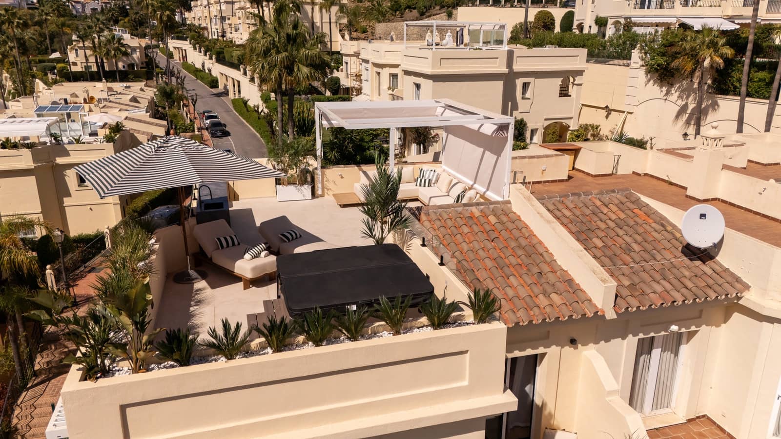 4 slaapkamer Huis te koop in Benahavis met zwembad garage - € 1.850.000 (Ref: 9836034)