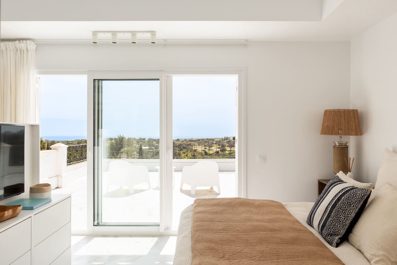 3 soverom Villa til salgs i Sotogrande med svømmebasseng garasje - € 1 795 000 (Ref: 9840867)