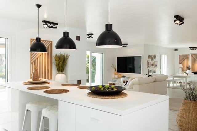 3 soverom Villa til salgs i Sotogrande, San Roque med svømmebasseng garasje - € 1 795 000 (Ref: 9840867)