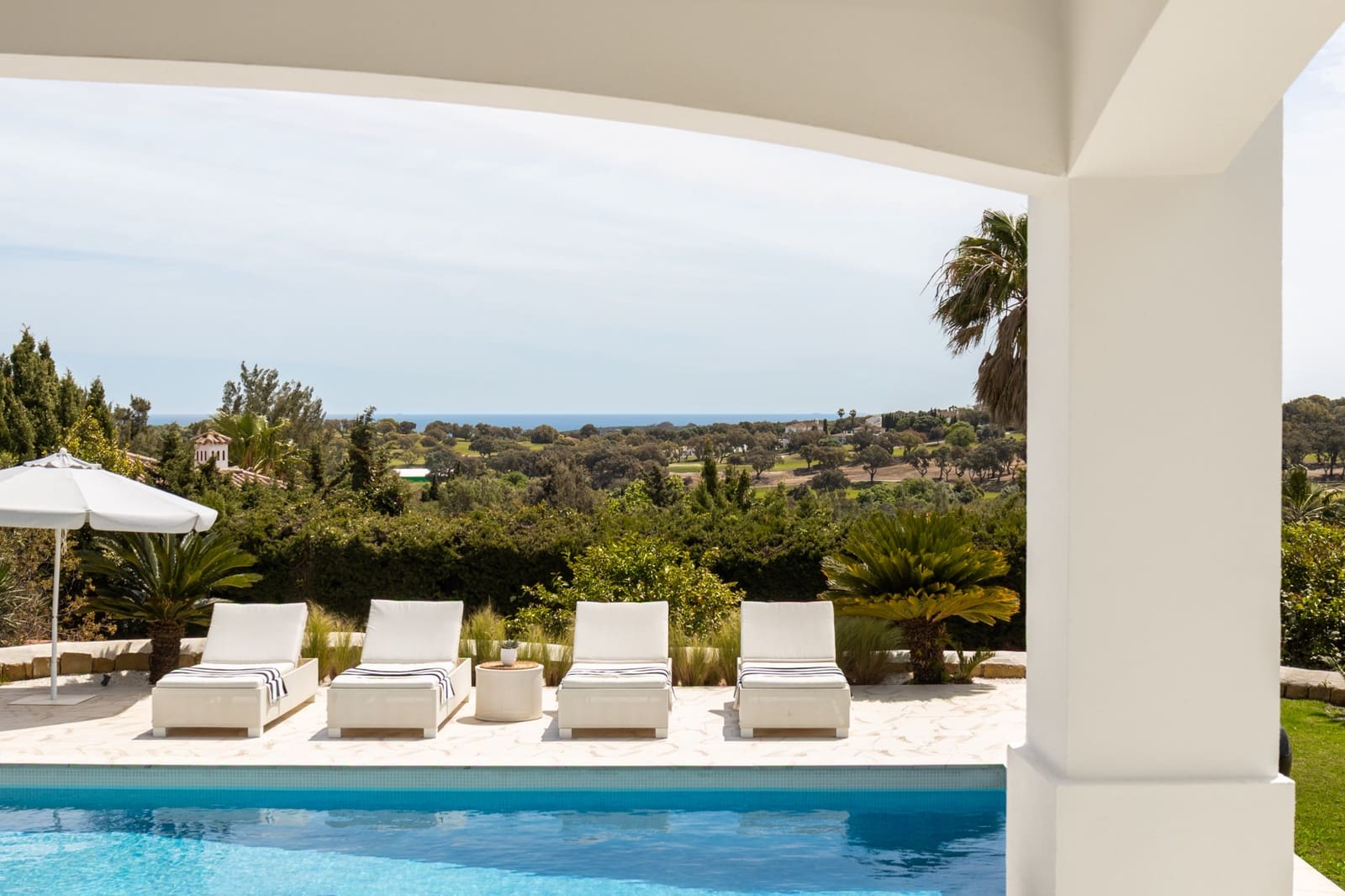 3 soverom Villa til salgs i Sotogrande med svømmebasseng garasje - € 1 795 000 (Ref: 9840867)