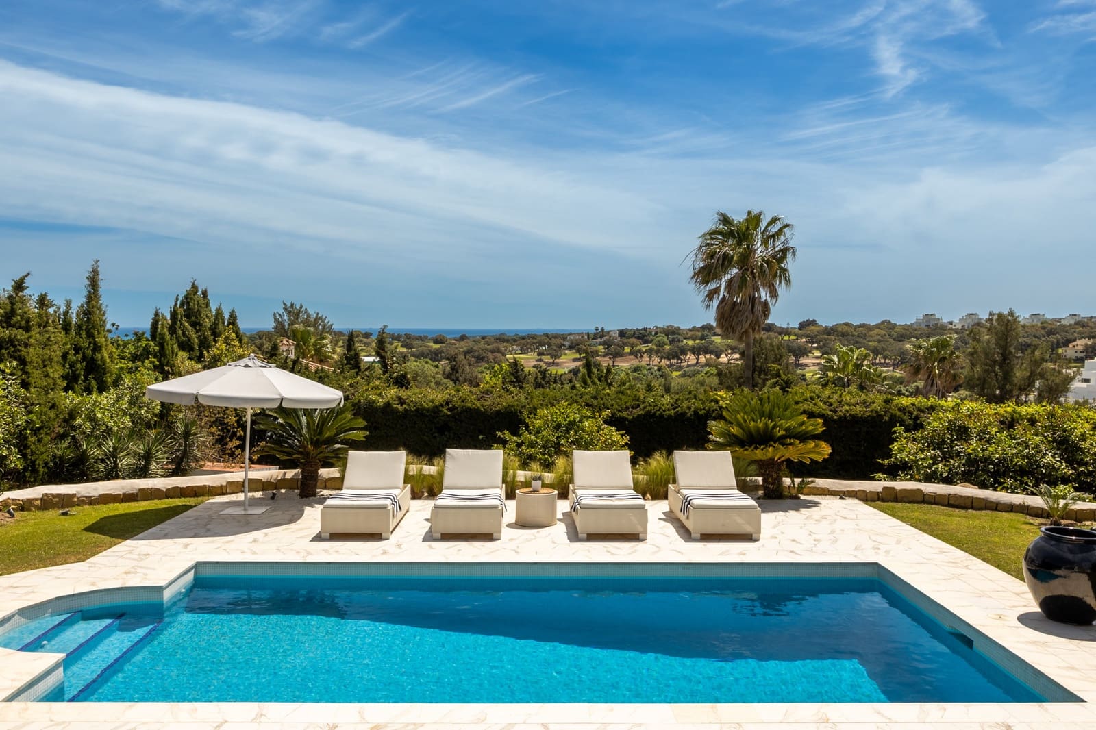 3 soverom Villa til salgs i Sotogrande med svømmebasseng garasje - € 1 795 000 (Ref: 9840867)