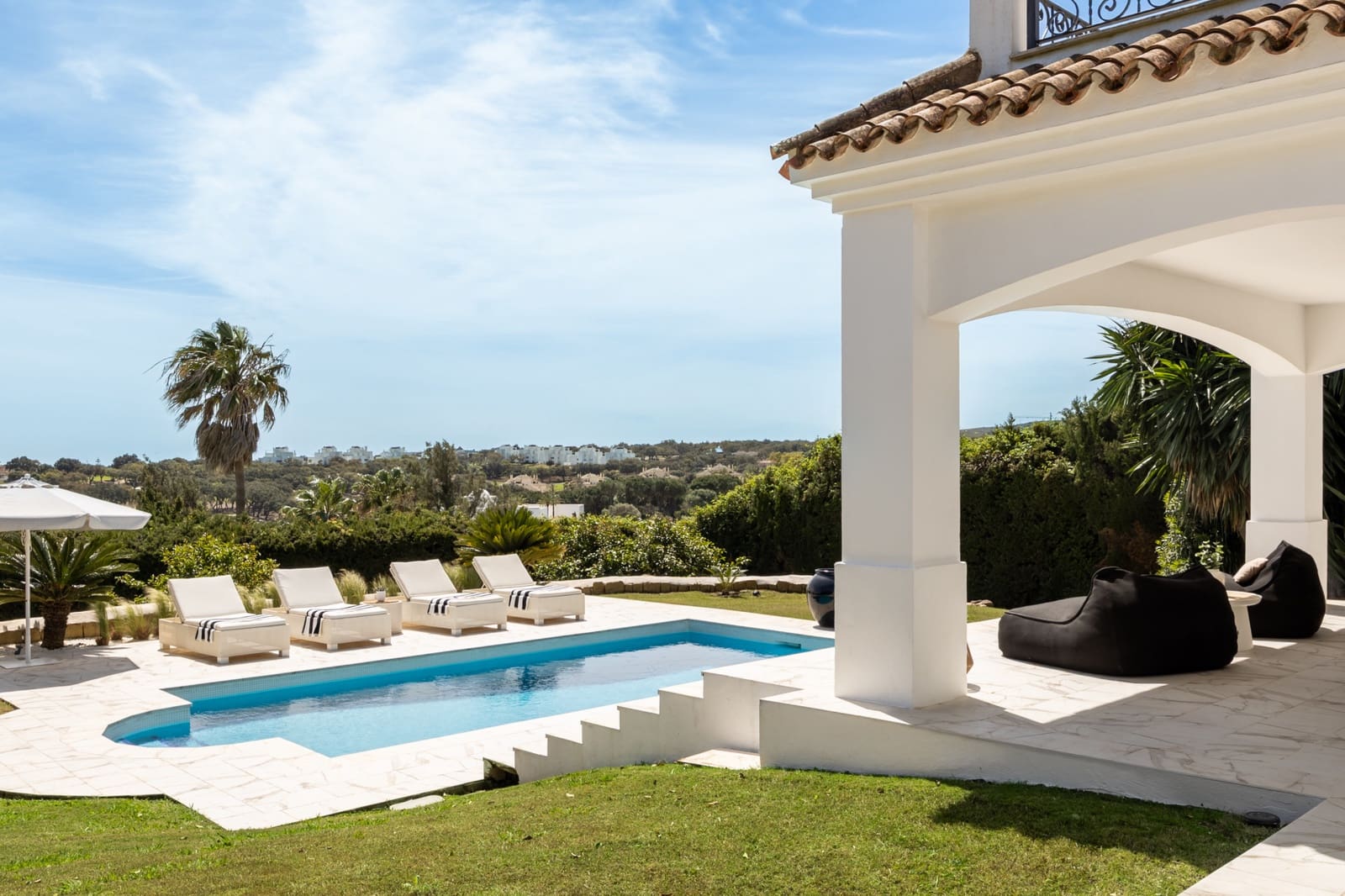 3 soverom Villa til salgs i Sotogrande med svømmebasseng garasje - € 1 795 000 (Ref: 9840867)