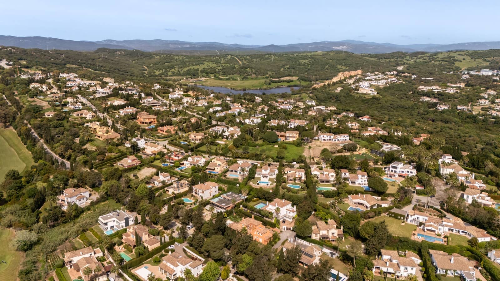 3 soverom Villa til salgs i Sotogrande med svømmebasseng garasje - € 1 795 000 (Ref: 9840867)