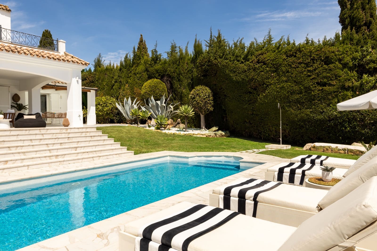 3 soverom Villa til salgs i Sotogrande med svømmebasseng garasje - € 1 795 000 (Ref: 9840867)