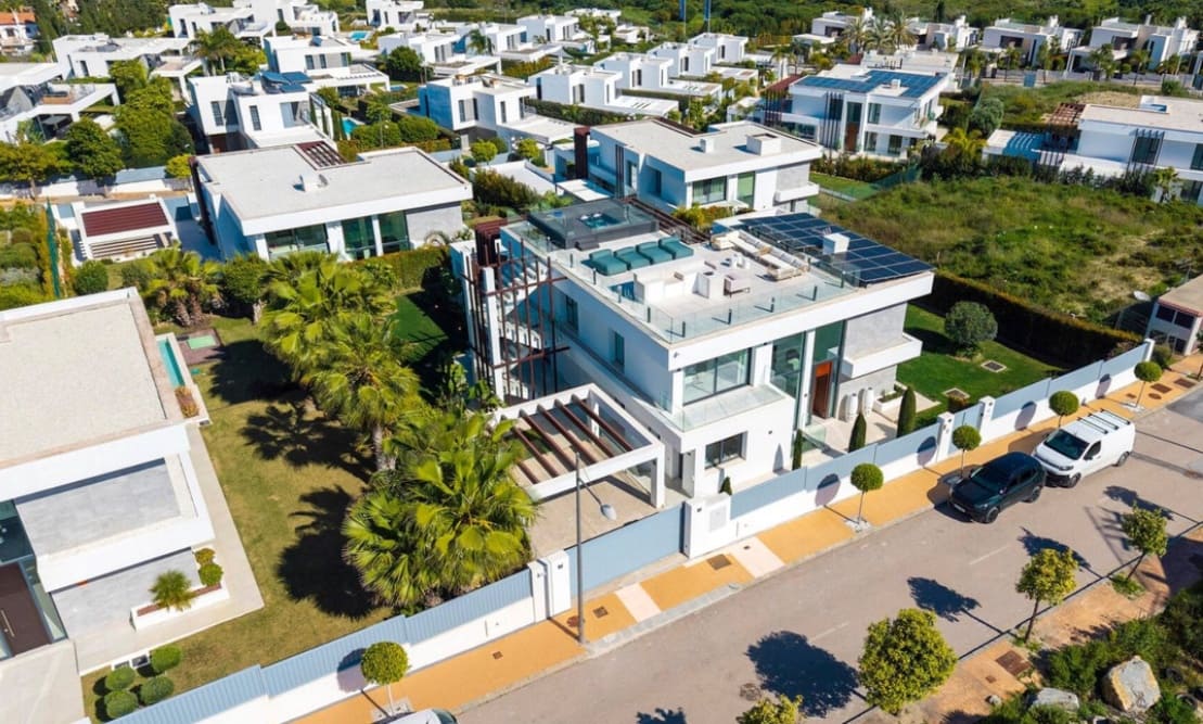 5 sovrum Villa till salu i Marbella med pool garage - 2 595 000 € (Ref: 9845116)
