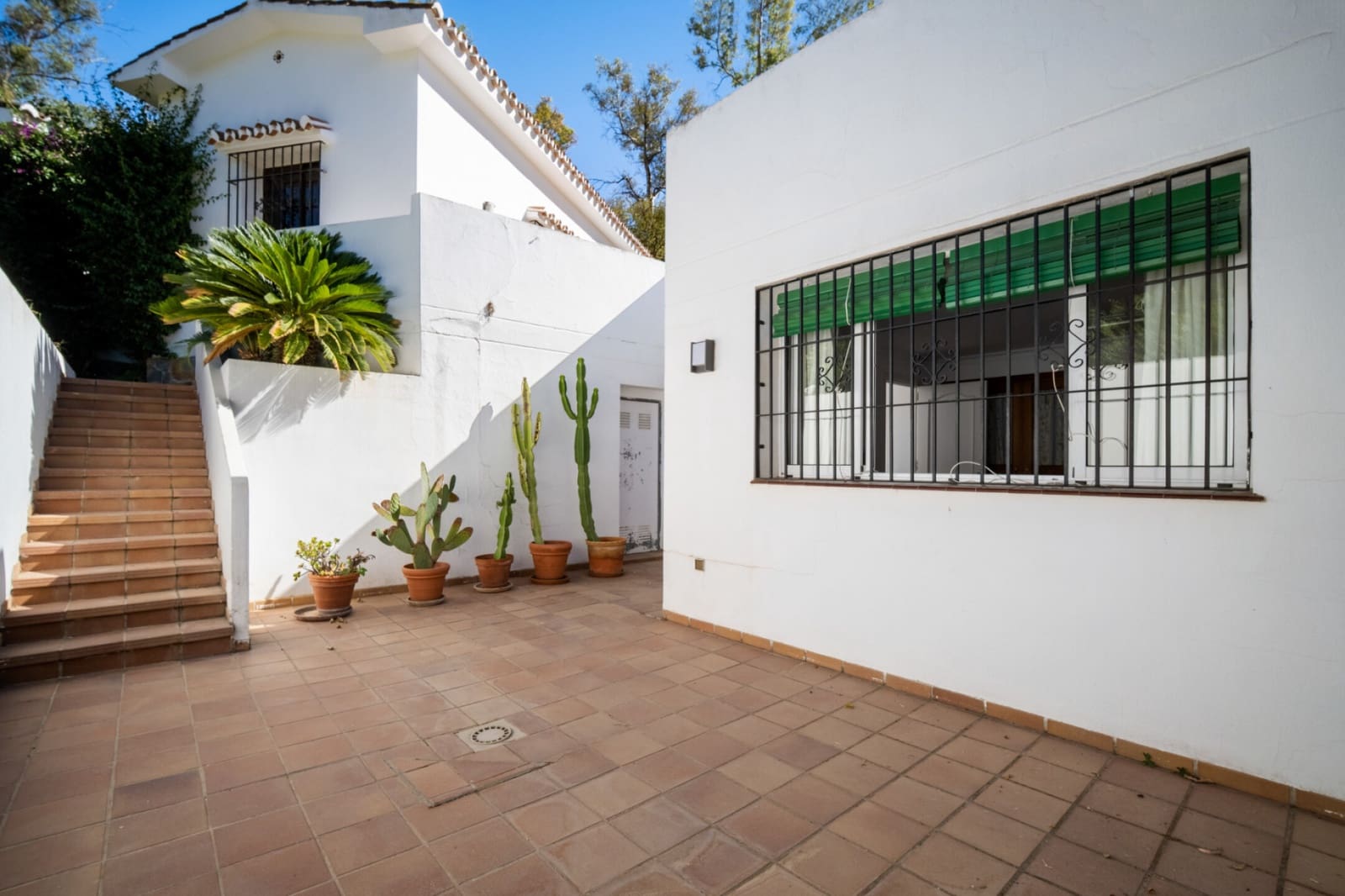 4 bedroom Villa for sale in Marbella with pool garage - € 2,695,000 (Ref: 9845118)