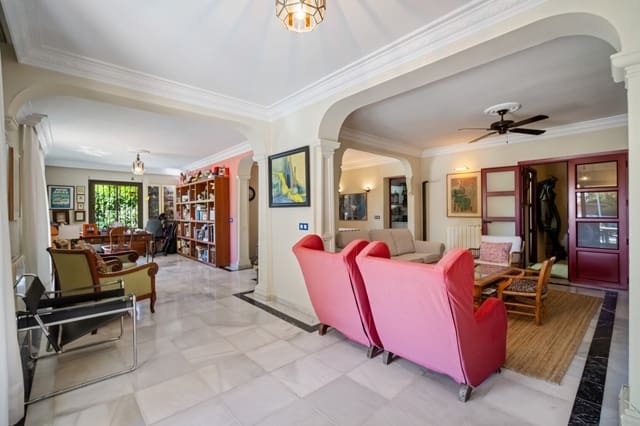 4 bedroom Villa for sale in Marbella with pool garage - € 2,695,000 (Ref: 9845118)