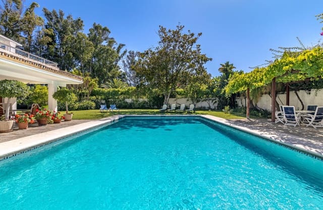 5 soveværelse Villa til salg i Marbella med swimmingpool garage - € 2.400.000 (Ref: 9845122)