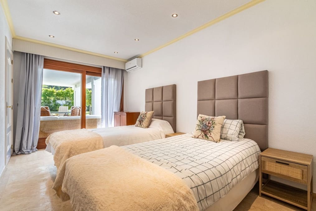 5 soveværelse Villa til salg i Marbella med swimmingpool garage - € 2.400.000 (Ref: 9845122)