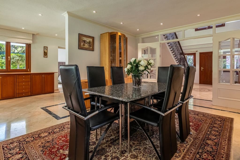 5 soveværelse Villa til salg i Marbella med swimmingpool garage - € 2.400.000 (Ref: 9845122)
