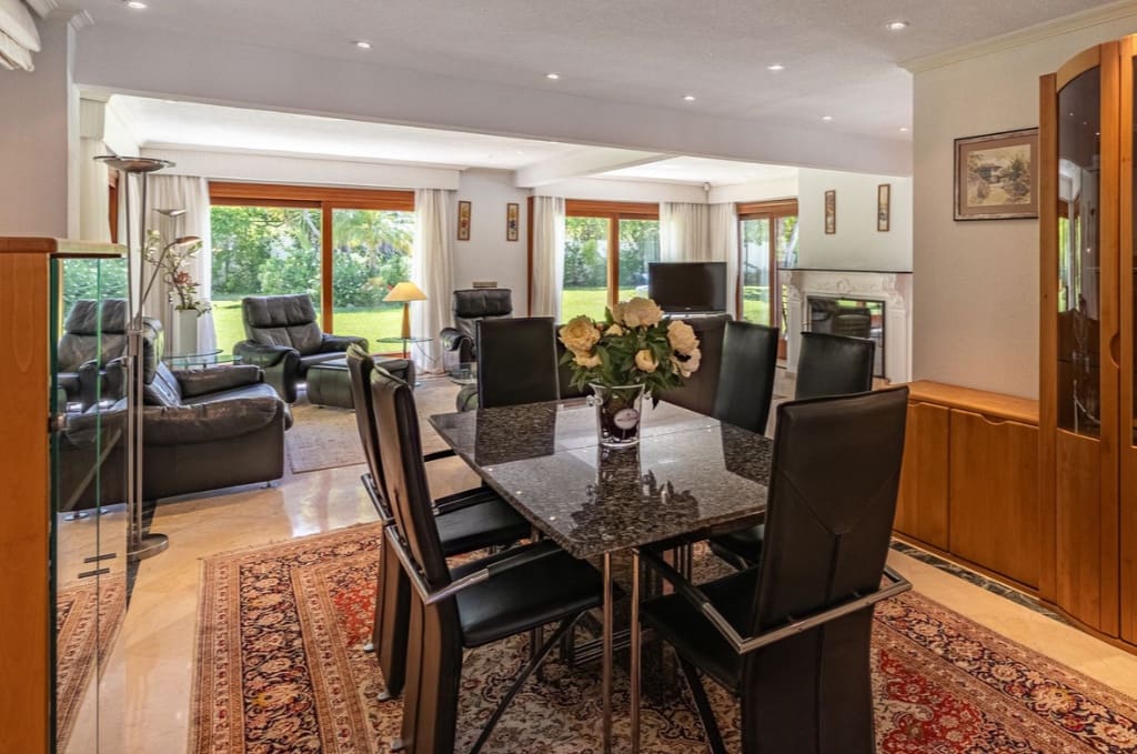 5 soveværelse Villa til salg i Marbella med swimmingpool garage - € 2.400.000 (Ref: 9845122)