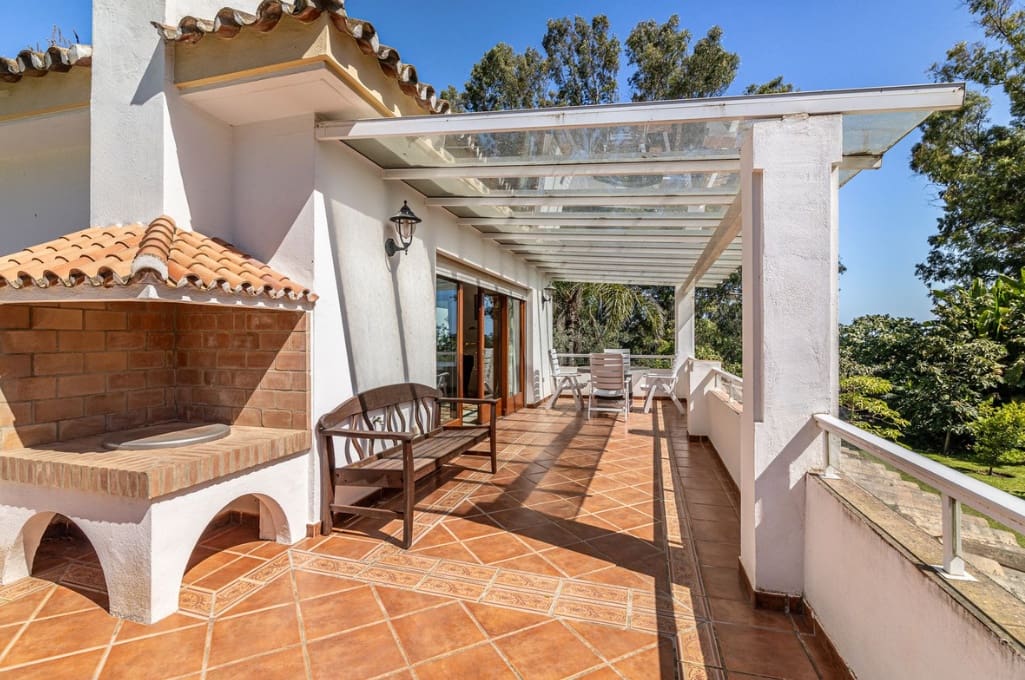 5 soveværelse Villa til salg i Marbella med swimmingpool garage - € 2.400.000 (Ref: 9845122)