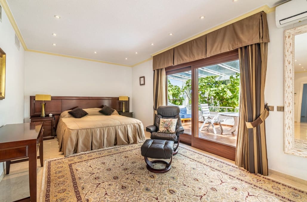 5 soveværelse Villa til salg i Marbella med swimmingpool garage - € 2.400.000 (Ref: 9845122)