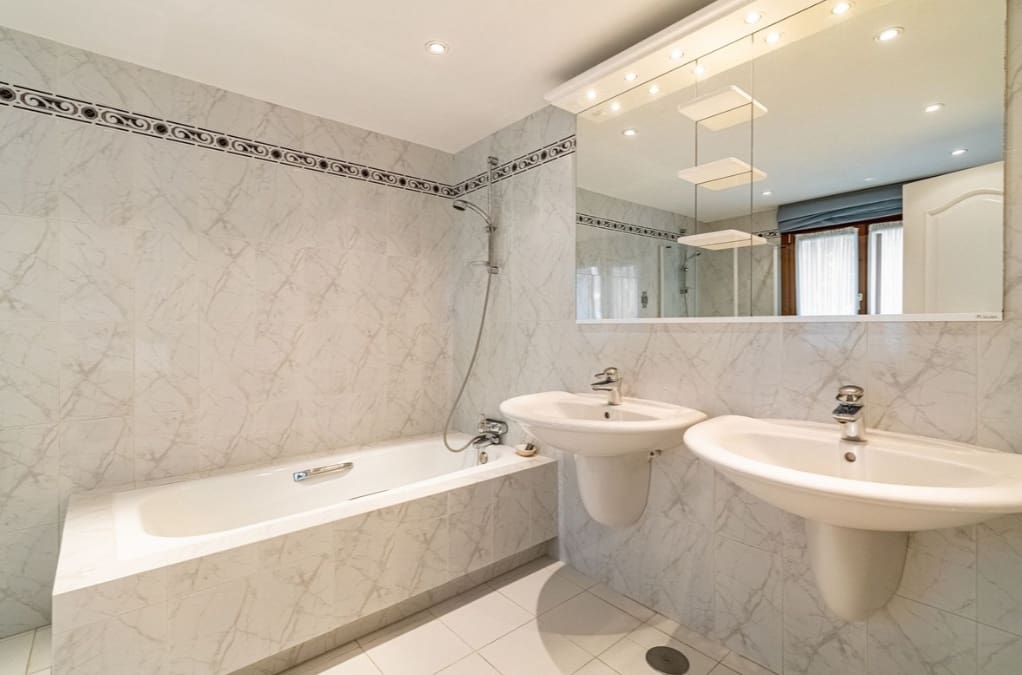 5 soveværelse Villa til salg i Marbella med swimmingpool garage - € 2.400.000 (Ref: 9845122)