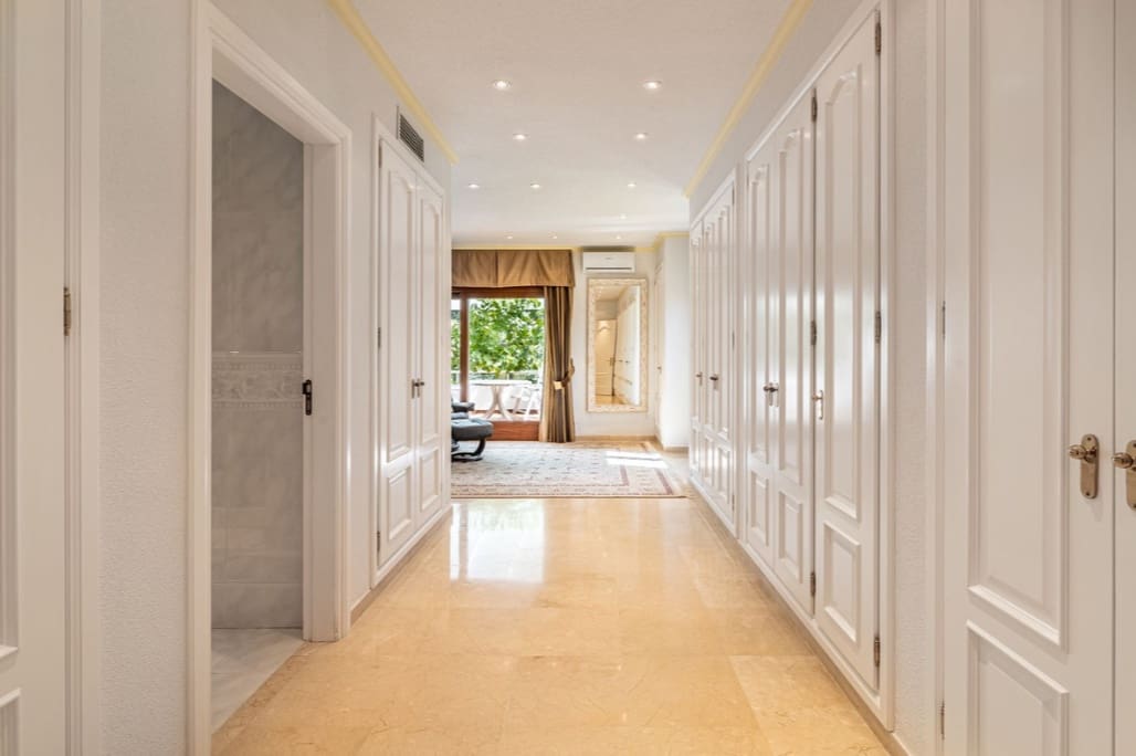 5 soveværelse Villa til salg i Marbella med swimmingpool garage - € 2.400.000 (Ref: 9845122)