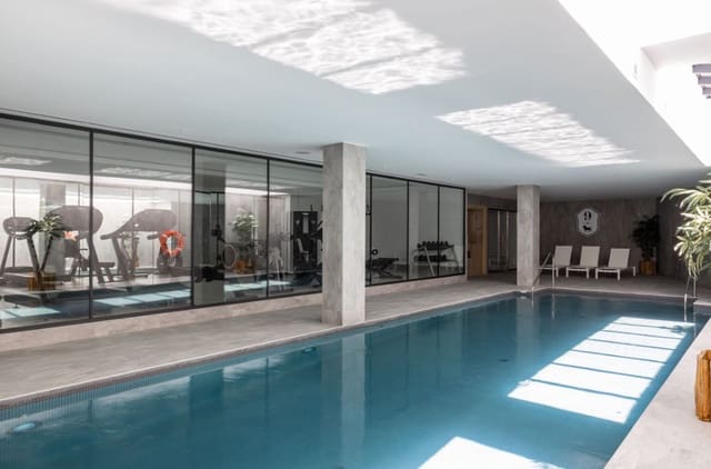 3 soverom Penthouse til salgs i Marbella med svømmebasseng garasje - € 2 890 000 (Ref: 9845123)