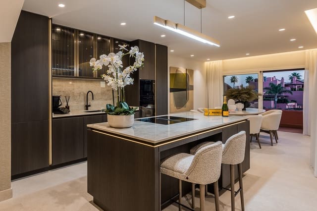 3 soverom Penthouse til salgs i Estepona med svømmebasseng garasje - € 2 995 000 (Ref: 9845129)