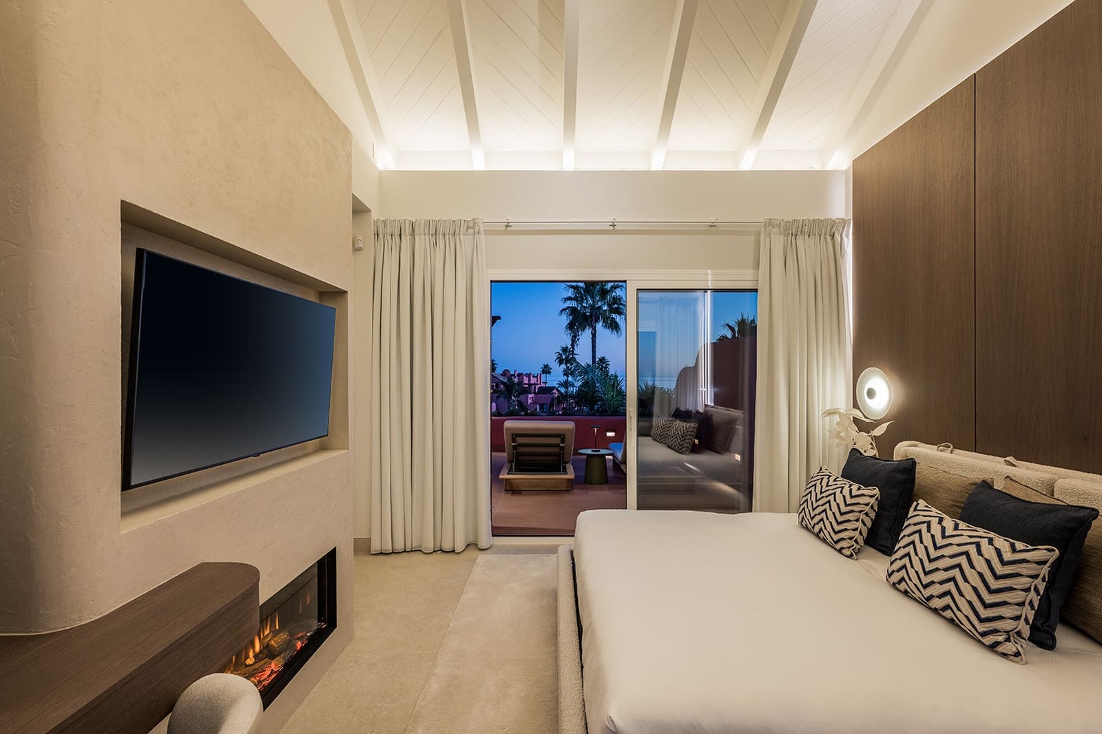 3 bedroom Penthouse for sale in Estepona with pool garage - € 2,995,000 (Ref: 9845129)