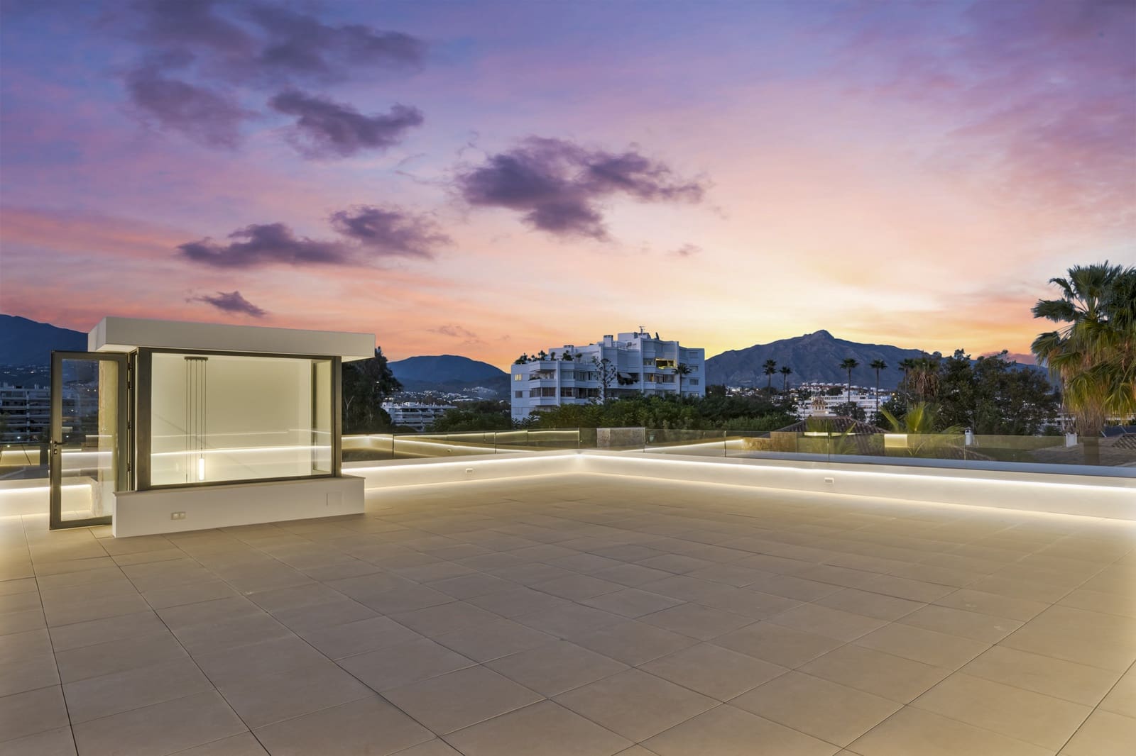4 soveværelse Villa til salg i Marbella med swimmingpool garage - € 2.995.000 (Ref: 9845134)