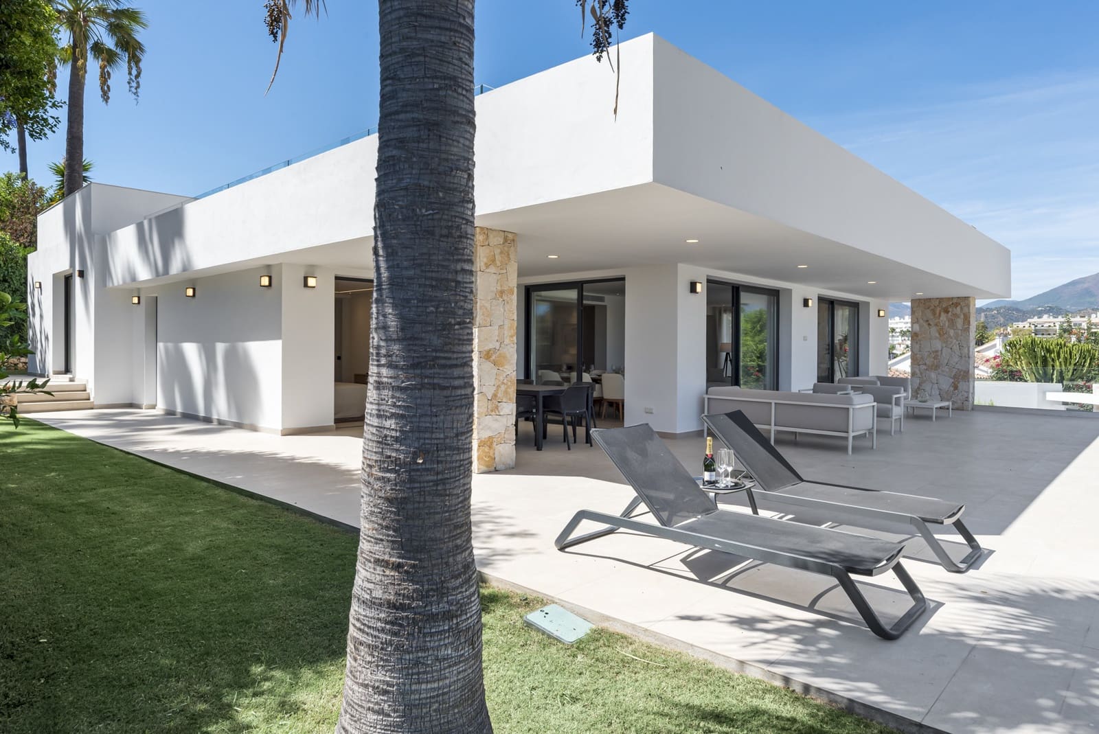 4 soveværelse Villa til salg i Marbella med swimmingpool garage - € 2.995.000 (Ref: 9845134)