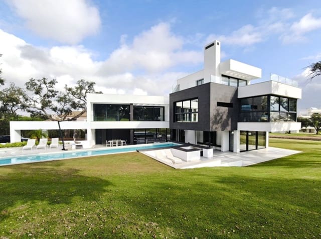 5 soveværelse Villa til salg i Sotogrande, San Roque med swimmingpool garage - € 2.800.000 (Ref: 9845135)
