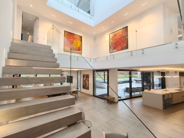 5 soveværelse Villa til salg i Sotogrande, San Roque med swimmingpool garage - € 2.800.000 (Ref: 9845135)
