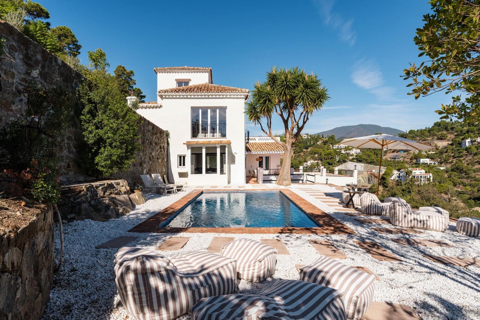 6 Zimmer Villa zu verkaufen in Marbella mit Pool Garage - 2.995.000 € (Ref: 9845136)